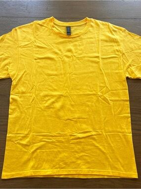 Gildan Men's Short Sleeve Tee in Bright Yellow
